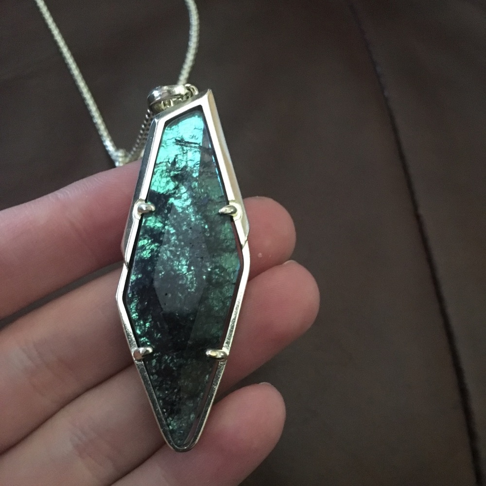 Kendra Scott necklace